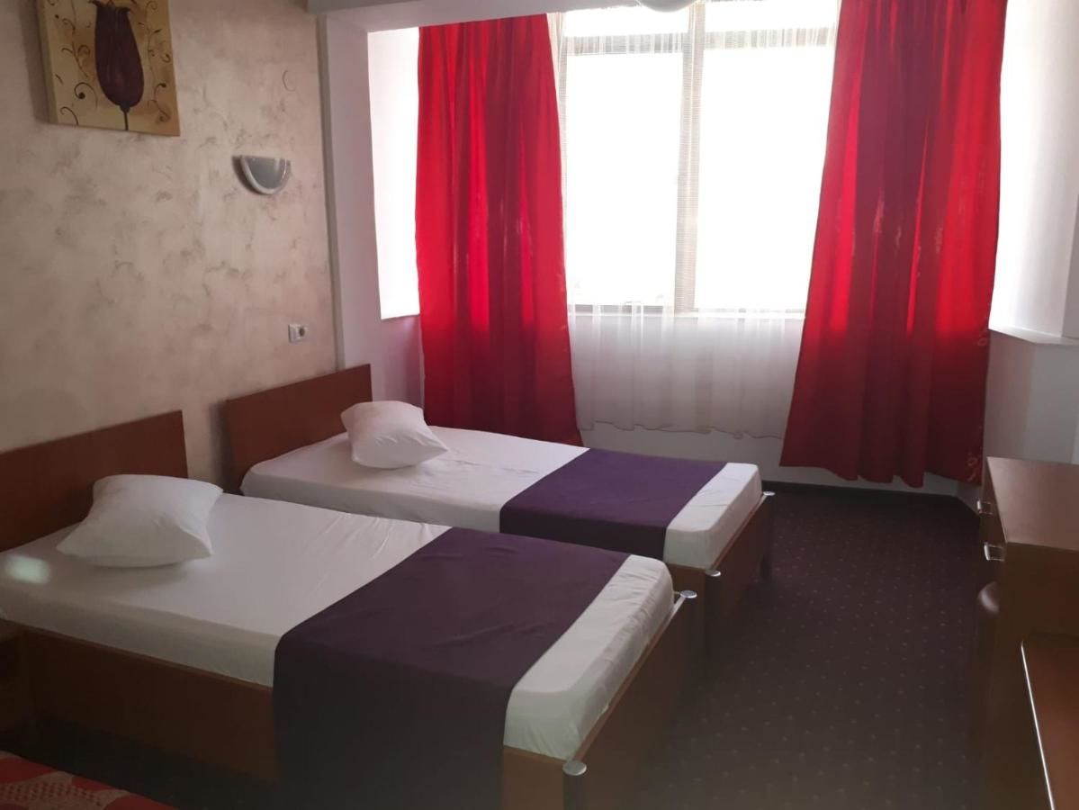 Отель Hotel Flormang Крайова-6