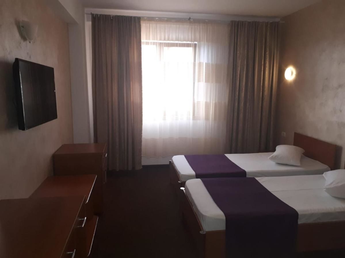 Отель Hotel Flormang Крайова-7