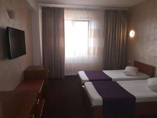 Отель Hotel Flormang Крайова Двухместный номер с 1 кроватью или 2 отдельными кроватями-2